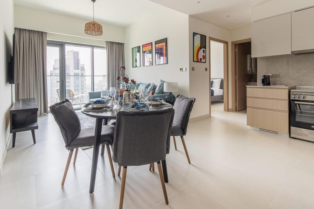 Frank Porter - Burj Royale Apartment *