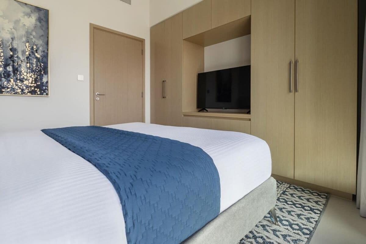 Frank Porter - Burj Royale Apartment Dubai