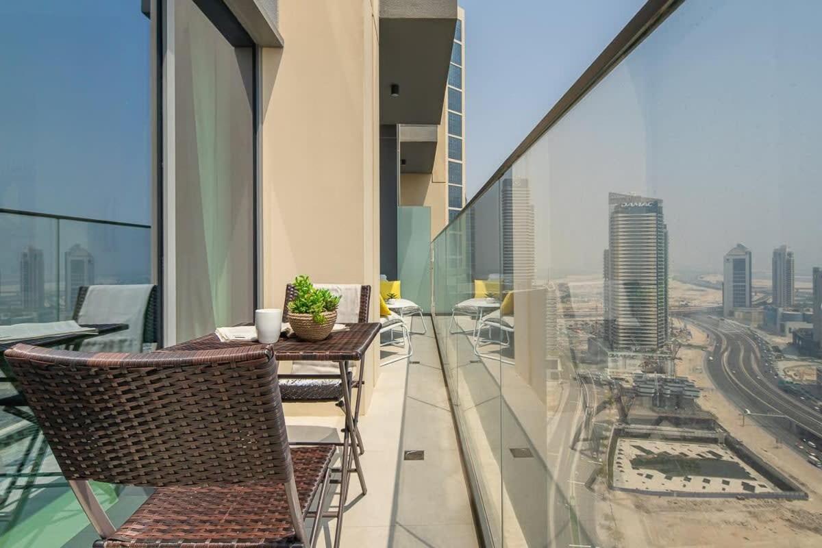 Frank Porter - Burj Royale *