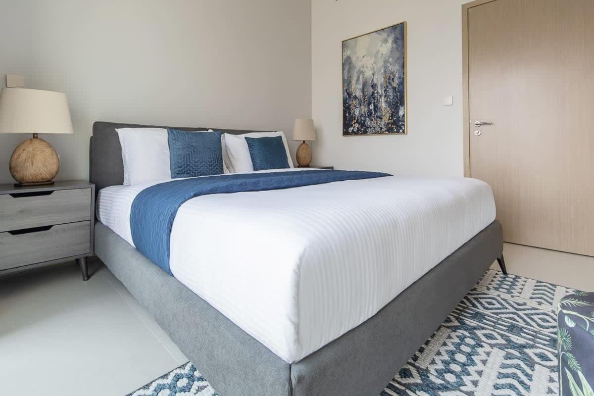 Frank Porter - Burj Royale Apartment Dubai