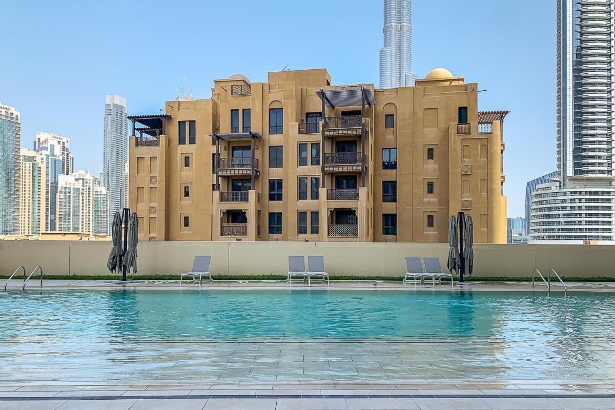 Frank Porter - Burj Royale *